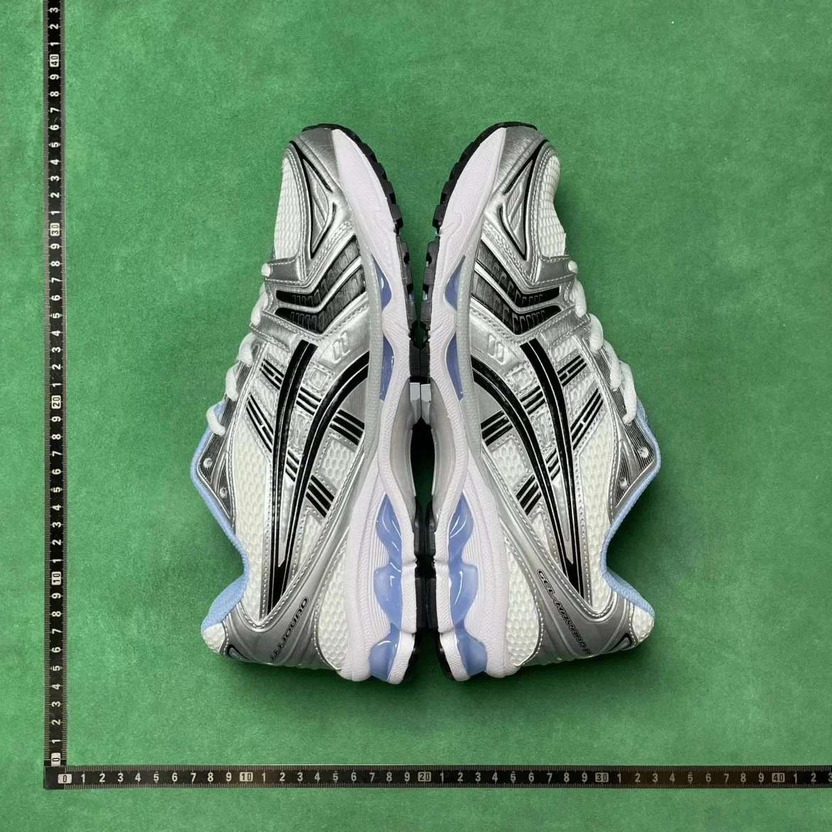 Zapatillas Asics Gel-Kayano 14 — Detalle de la textura