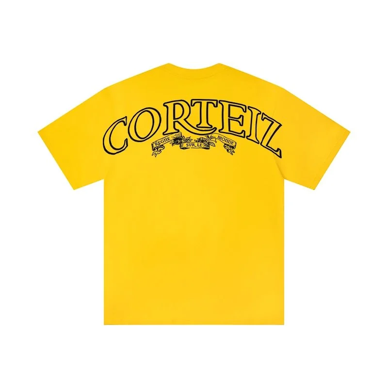 Remera Corteiz arco bordado — Detalle de la textura