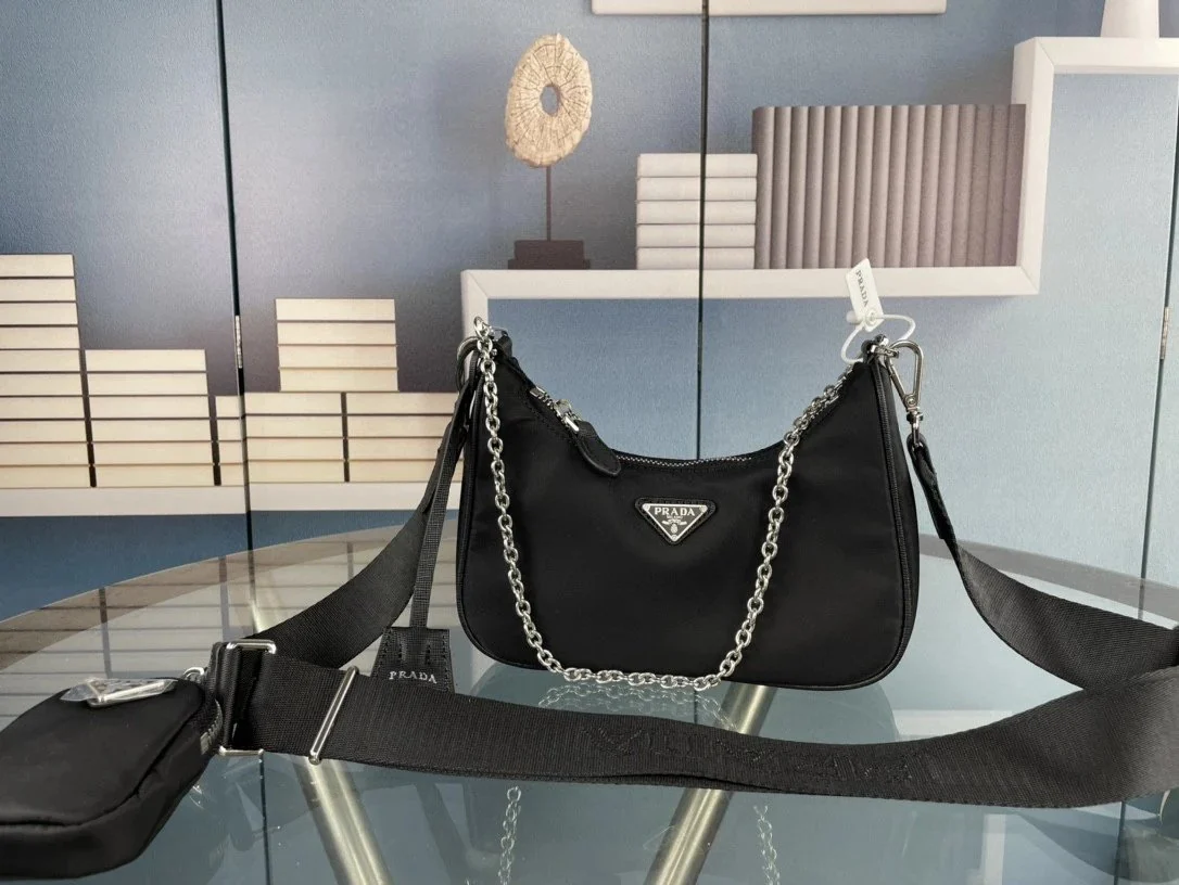 Bolso Prada Re-Edition — Detalle de la textura